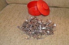 Vtg Lot of 163 Metal Double Prong Curl Hair Roller Clips in Tupperware 2062A-2