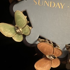 METAL Sunday State GOLD COLORED BUTTERFLIES Set of 8 Mini Hair Clips Bling