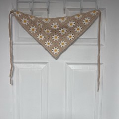 Handmade Crochet Daisy Bandana Scarf – Beige with White & Yellow Daisies