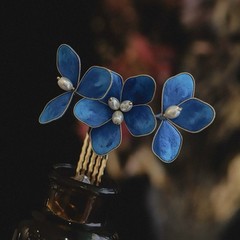 Elegant Blue Hairpin Set – Handmade Floral Design