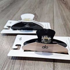 2 Alo Large Claw Clips – Macadamia/Black and Black/White