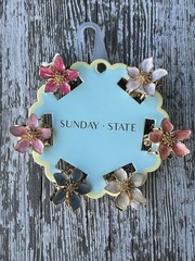 New METAL Sunday State GOLD w/💖& FLOWERS 🌺 Set of 6 Mini Hair Clips Bling‼️