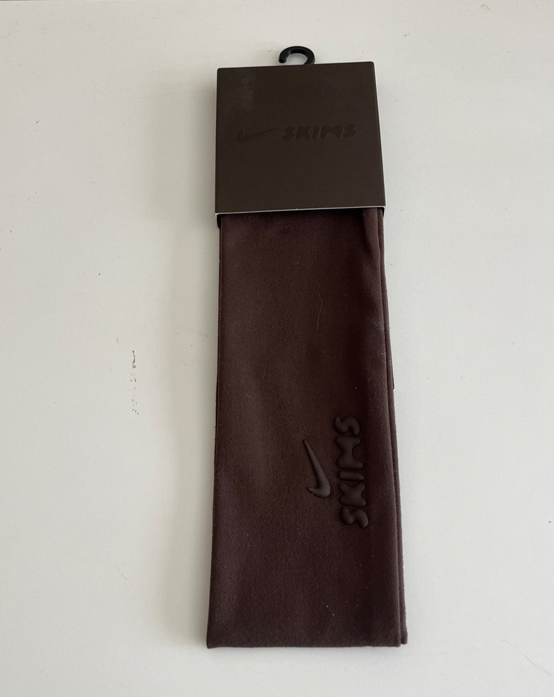 100% AUTHENTIC Nike x Skims Headband Brown / Dark Sepia – Brand New