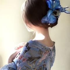 Blue Lily Flower Hair Claw Clip Women Side Grip Travel Accessories 1pc
