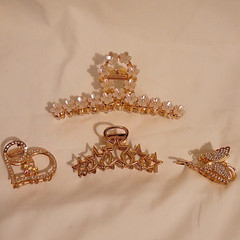 Hair Claw Clips w/ Rhinestone Accents, Solid Star Shape Claw 1PCS