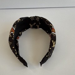 Women’s Black Fabric Knotted Padded Headband, Logo Pattern, Casual Classic