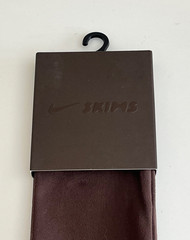 100% AUTHENTIC Nike x Skims Headband Brown / Dark Sepia – Brand New