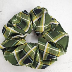 Handmade Women’s Scrunchies size XL Green Cotton Fabric Plaid Print New