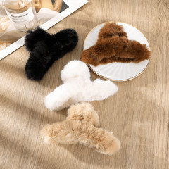 NWOT Fluffy Black Hair Claw