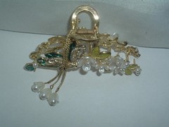 FAUX PEARL FLOWER RHINESTONE BUTTERFLY GOLD TONE METAL HAIR CLAW CLIP