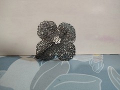 METALLIC GRAY METAL RHINESTONE FLOWER DUCKBILL HAIR HORN CLIP UP DO ACCESSORY