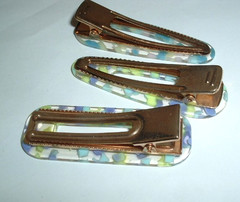 3 CLEAR LUCITE WITH PASTEL GREEN AND BLUE CHIPS HAIR CLIPS NEW W TAGS