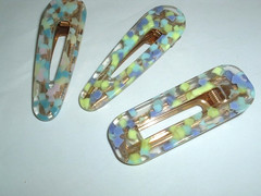 3 CLEAR LUCITE WITH PASTEL GREEN AND BLUE CHIPS HAIR CLIPS NEW W TAGS