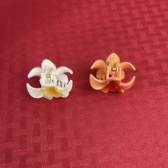 2-Pack Flower Hair Claw Clips Plastic Multicolor White Yellow Orange Floral