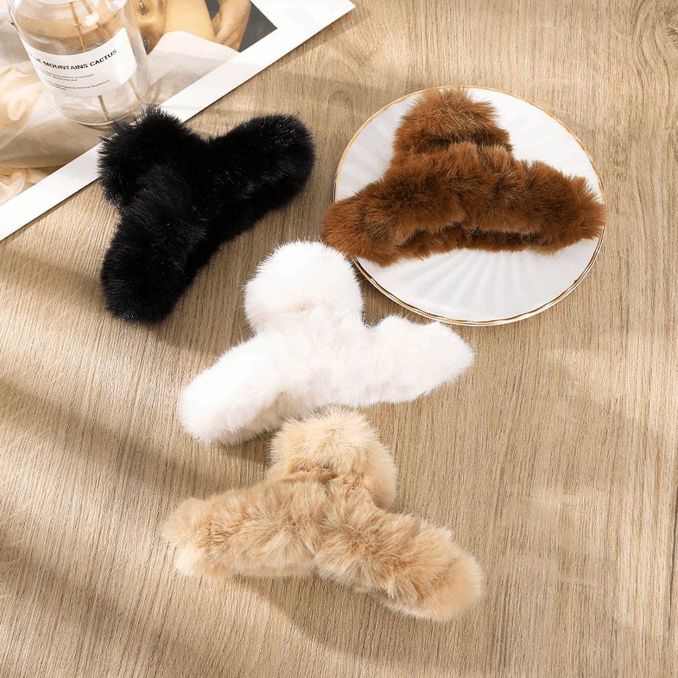 NWOT Fluffy Black Hair Claw