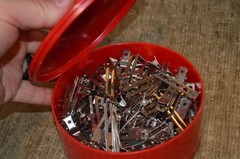 Vtg Lot of 163 Metal Double Prong Curl Hair Roller Clips in Tupperware 2062A-2