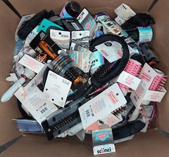 375CT ASSORTED NAME BRAND HAIR ACCESSORIES HAIR BRUSHES INCLUDED SEE DESCRIPTION