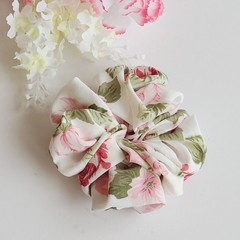 Women Hair Scrunchies Claw Clip Set 3pcs White Satin FloralElastic Daily Style