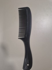 Used Professional Black Hair Comb – Durable Styling Tool for Salon & Home Use
