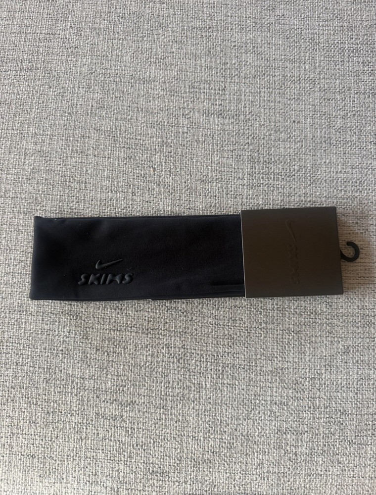 Nike Skims Women’s Headband Dark Black
