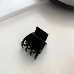 Women Elegant Black Geometric Plastic Hair Claw Lady Sweet Long Hair Holder Toot
