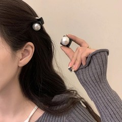 2Pcs Mini Pearl Hair Claw Clips Women Small Cute Fringe Acrylic Hairpin Black