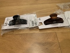 Alo Yoga brown tortoise shell and black 90s Hair Claw Clip NWT 2 pack