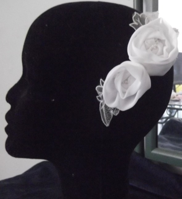 WHITE BEADED CHIFFON FLOWER HAIR COMB, ACCESSORY, EVENING WEAR, NEW, AUSTRALIA