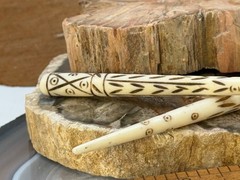 PAIR of 4.5″ Hand Carved Buffalo Bone Brown & White Natural Hair Sticks–2323.25