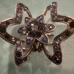 V Pretty Hair Clip for Women Big Size In Silver Oxidize & Blue Stone hair Claw