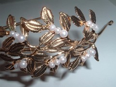 WHITE PEARL AND GOLDEN LEAF HEADBAND NEW W TAG