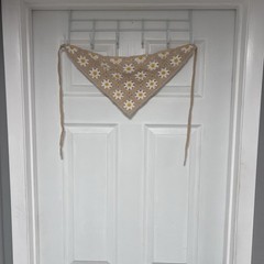 Handmade Crochet Daisy Bandana Scarf – Beige with White & Yellow Daisies