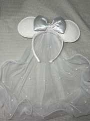 Disney Park Bridal White Minnie Mouse Ear Headband with Veil