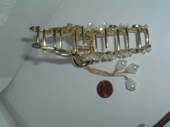 FAUX PEARL FLOWER RHINESTONE BUTTERFLY GOLD TONE METAL HAIR CLAW CLIP