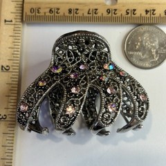 Bella Fashion Jewelry metal claw clip features intricate filigree work and spark