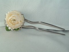 VINTAGE CREAM FABRIC ROSE BUD FLOWER METAL HAIR STICK BUN HOLDER UP DO ACCESSORY