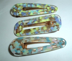 3 CLEAR LUCITE WITH PASTEL GREEN AND BLUE CHIPS HAIR CLIPS NEW W TAGS