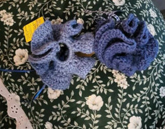 HAIR SCRUNCHIES LOT 2 BLUE HAND-CROCHETED WITH BOWS ATTACHED NEW