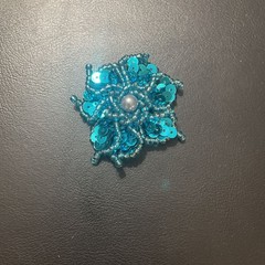 Elegant Teal and Crystal Swirl Hair Clip with Pearl Accent