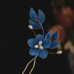 Elegant Blue Hairpin Set – Handmade Floral Design