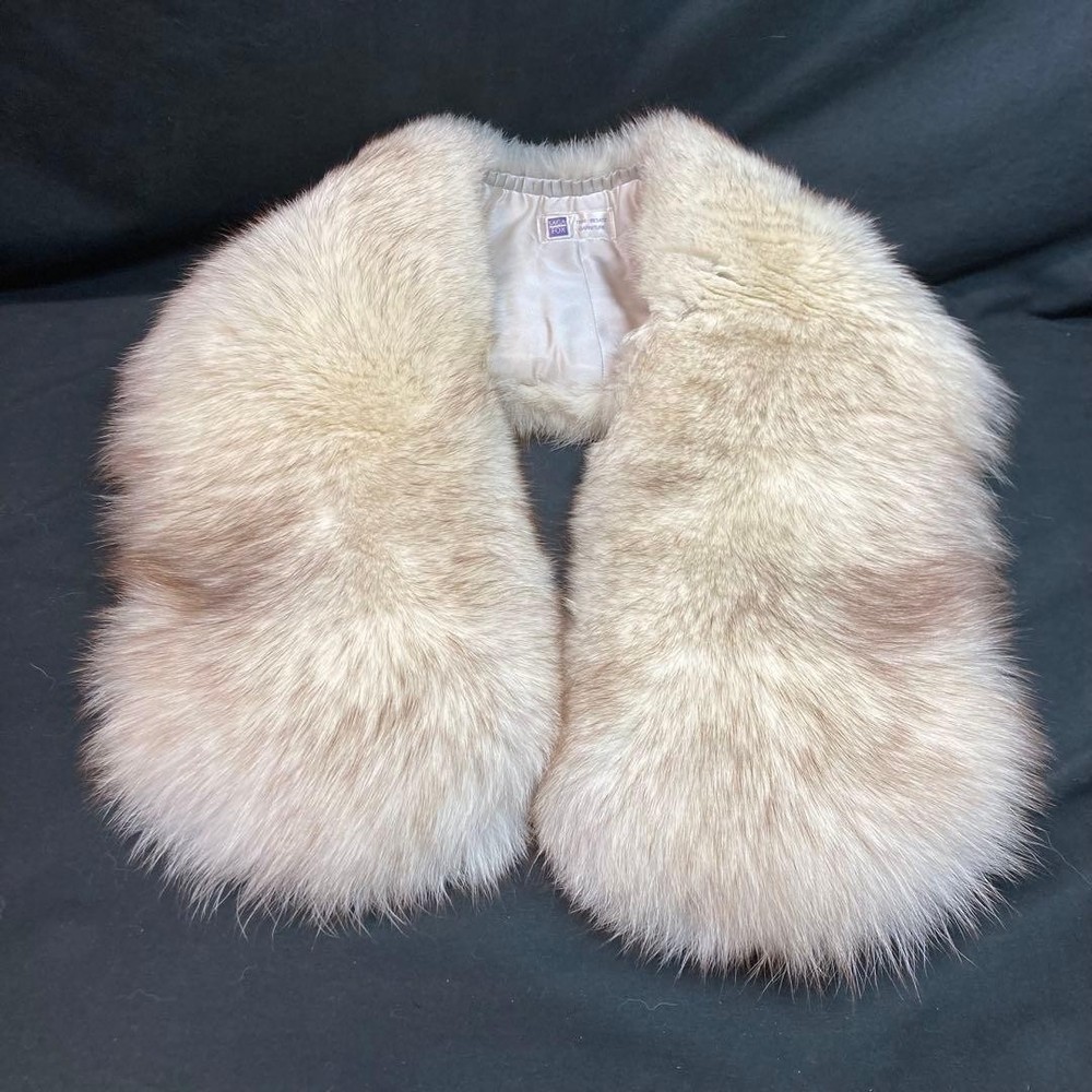Saga Fox Fur Shawl Tippet – 114x22x5cm – Pre-Owned Fashion Accessory