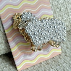 Piper K Sheep Hair Claw Clip Metal Faux Pearl Sparkle Farm Life Lamb White Gold