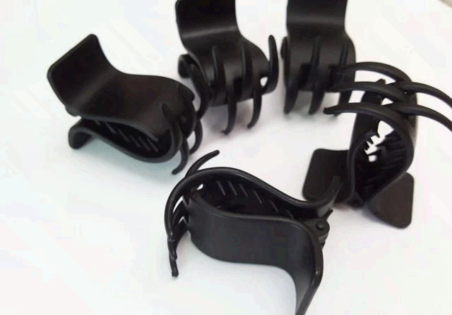 3-5 tooth crab claw clamp, rough surface.