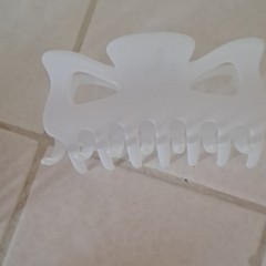 Set of 4 Plastic Hair Claw Clips Solid Pink & White for Women/Teens/Unisex