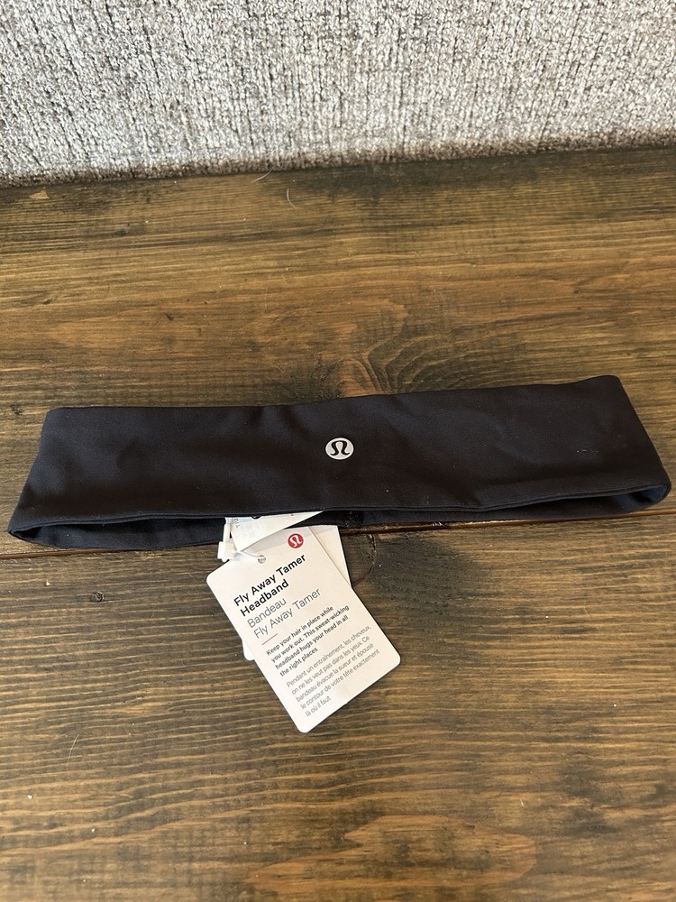 NWT Lululemon Headband Fly Away Tamer One Size. Black