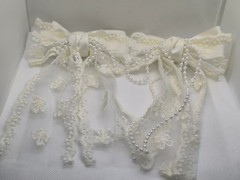 Ivory Lace Bows with Pearl Beads ×2 – Vintage Bridal Wedding Hair Accessory Clip