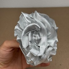 Women’s Unbranded Metallic Silver Ruffled Fabric Rose Flower Hair Claw Clip