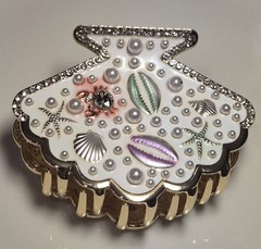 Gold seashell hair clip with rhinestones & pearls, beach-style metal clip.